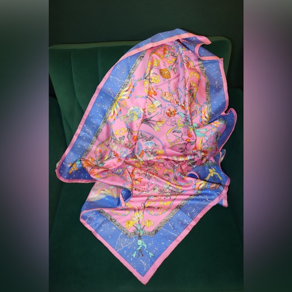 Pre-Owned Hermès Pierres D'Orient Et D'Occident Silk Scarf - Picture 1 of 13